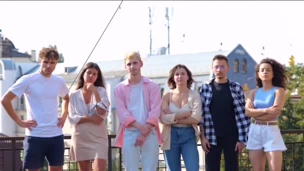 Grupul Oameni Fericiți Care Distrează Împreună Petrecere Timp Stau Terasa — Videoclip de stoc