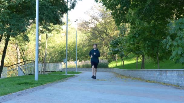 Bel Homme Qui Fait Jogging Dehors Jeune Homme Caucasien Courant — Video