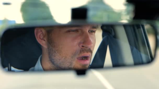 Fáradt Ember Aki Autót Vezet Fickó Nézte Utat Ásított Közelről — Stock videók