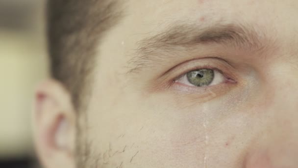 Omul Plângând Lacrimi Față Aproape Emoții Depresie Concept Problemă Mișcare — Videoclip de stoc