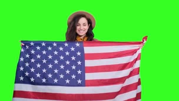 Smilende Temmelig Stilfuld Dame Hat Viser Usa Flag Ser Kameraet – Stock-video