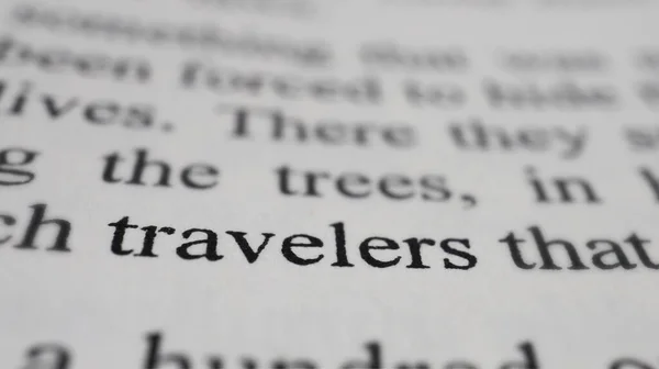 Utazók Szöveg Nyílt Könyv Oldalon Szelektív Fókusz Közelkép Makró Felvétel — Stock Fotó