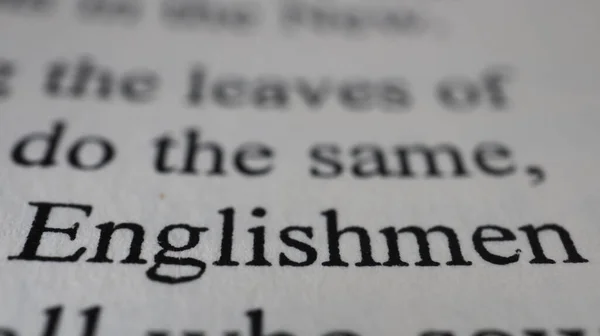 Angielski Tekst Otwartej Stronie Książki Zbliżenie Makro Shot Angielskich Słów — Zdjęcie stockowe