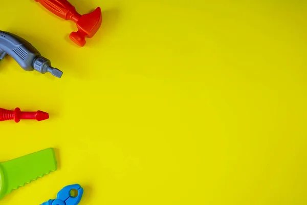 Жовтий Фон Ремонтними Іграшками Місце Копіювання Дитяча Гра Ізольована Жовтому — стокове фото