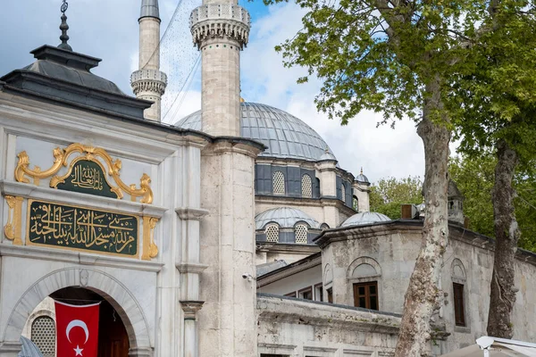 Puerta Mezquita Bandera Turca Cultura Islámica Ciudad Estambul Lugar Santo — Foto de Stock