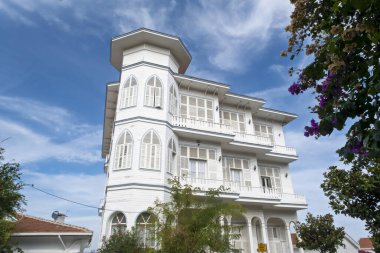 Akasya Hotel Mansion veya Büyük Ada 'da bulunan Calypso Oteli, Prince Adaları tarihi konağı, Akasya Oteli, Niko Kefala tarafından yapıldı: Büyükşehir, İstanbul - 10.22