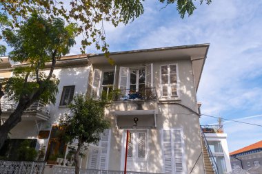 Büyükada olarak bilinen Büyük Ada 'da yer alan geniş açılı Rotenberg malikanesi, Türkçe Rotenberg Kosku, Ziya Gokalp' de yaşıyordu: Büyükşehir, İstanbul, Türkiye - 10.10.22