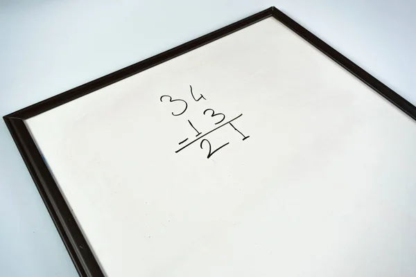 Cálculo Subtração Com Marcador Cor Preta Quadro Branco Ideia Matemática — Fotografia de Stock