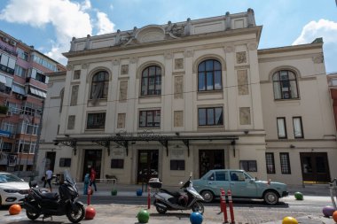 Süreyya Opera Binası, İstanbul 'un manzarası, Sureyya Operası olarak bilinen Bahariye sokak manzarası, tarihi opera binası: Sureyya Opera Binası, İstanbul, Türkiye
