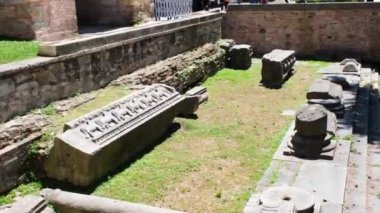 Ayasofya Camii olarak bilinen eski bir dini binanın detayları, İstanbul 'da 4k 60 fps video, Ayasofya Sophia Kilisesi' nin açık havası, antik kutsal yapı.