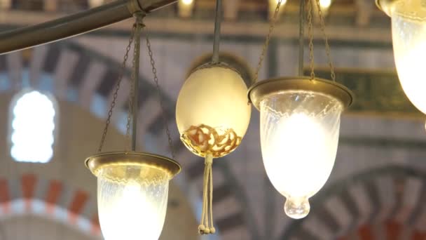Primer Plano Lámparas Suleymaniye Mezquita Fps Estambul Foco Selectivo Ornamento — Vídeo de stock