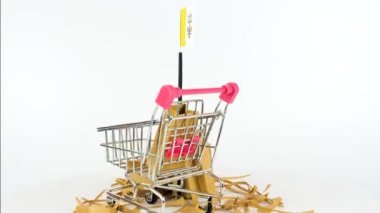 Süpermarket el arabası ve karton kutu videolu Vatikan bayrağı, 4K 60 fps, çevrimiçi pazarlama ve alışveriş konsepti, dış ticaret fikri, Vatikan 'da ürün satmak, platformu çevirmek, e-ticaret video videosu