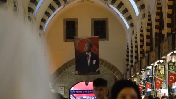 무스타파 투르크 Mustafa Kemal Ataturk 깃발은 공화국 컨셉의 창시자인 에미트로누 — 비디오