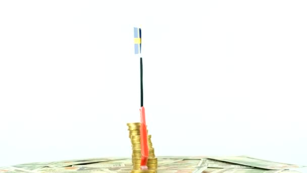 瑞典国旗上刻有可换货币 通货膨胀概念视频 红色箭头 经济和金融理念 瑞典贬值 国家统计 Fps 经济危机和降级 — 图库视频影像