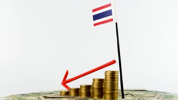泰国国旗 硬币在转盘 通货膨胀概念视频 经济和金融理念 泰国贬值 国家统计 Fps 经济危机和降级 — 图库视频影像