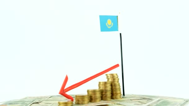 哈萨克斯坦国旗 可换货币 通货膨胀概念视频 红色箭头 经济和金融理念 哈萨克斯坦贬值 国家统计 Fps 经济危机和降级 — 图库视频影像
