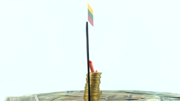 立陶宛国旗上刻有可换货币 通货膨胀概念视频 红色箭头 经济和金融理念 立陶宛贬值 国家统计 Fps 经济危机和降级 — 图库视频影像