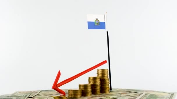 San Marino Flagge Mit Münzen Auf Plattenteller Inflationskonzeptvideo Roter Pfeil — Stockvideo