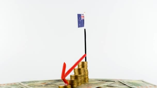 Новозеландський Прапор Монетами Обороті Інфляційне Відео Червоне Вниз Стрілка Економіка — стокове відео
