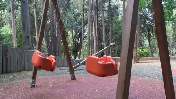 Balanças Vazias Parque Vídeo Fps Crianças Ficam Casa Conceito Ninguém — Vídeo de Stock
