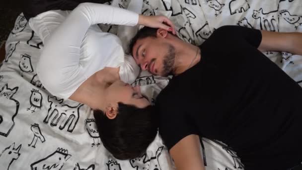 Young Couple Love Lying Bed Beautiful Couple Exchange Caresses Kisses — Stockvideo
