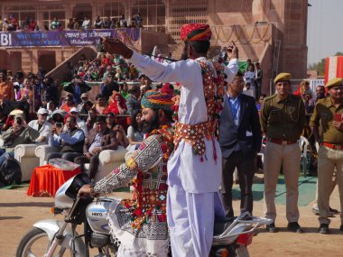 Bikaner Rajasthan, Hindistan: 14 Ocak 2018 Büyük Bıyıklı Adam Motosiklet Festivali, Rajasthan, Hindistan.