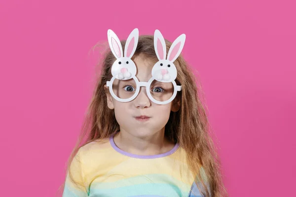 Menina Bonito Usando Óculos Orelhas Coelho Dia Páscoa Retrato Menina — Fotografia de Stock