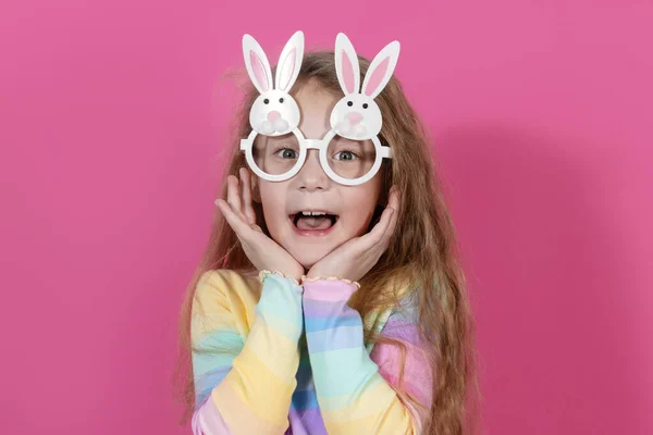 Linda Niña Pequeña Con Gafas Orejas Conejo Día Pascua Retrato — Foto de Stock
