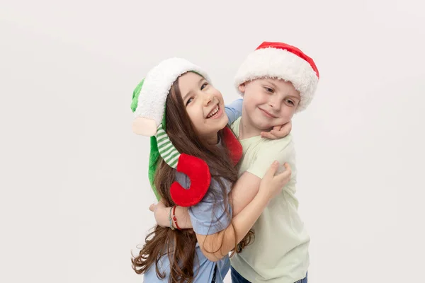 Καλά Χριστούγεννα Και Καλή Χρονιά Μια Ομάδα Χαρούμενων Ευτυχισμένων Παιδιών — Φωτογραφία Αρχείου