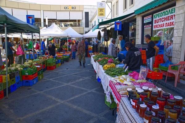 星期六塞浦路斯拉纳卡传统的当地农产品市场 每个星期六 当地农民都会把独特的塞浦路斯产品带到拉纳卡中央市场 — 图库照片