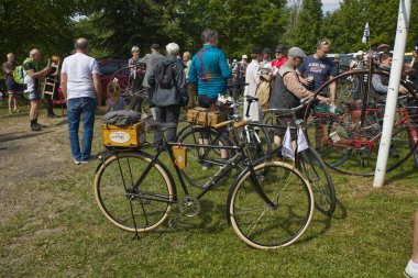 Çek Cumhuriyeti 'nin Vsen köyünde Hasek Velocipiada, eski bisikletlerin yıllık toplantısı. Her yıl burada eski bisikletlerin buluşması düzenlenir. Tören, gezinti, içeceklerle eğlence. Bölgenin dört bir yanından katılımcılar.