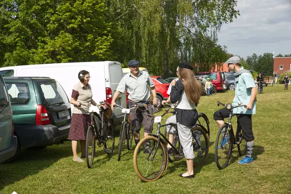 Çek Cumhuriyeti 'nin Vsen köyünde Hasek Velocipiada, eski bisikletlerin yıllık toplantısı. Her yıl burada eski bisikletlerin buluşması düzenlenir. Tören, gezinti, içeceklerle eğlence. Bölgenin dört bir yanından katılımcılar.