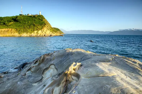 Arnavutluk 'un Vlore kenti yakınlarındaki terk edilmiş Zvernec yarımadasından güzel ve etkileyici manzaralar