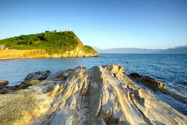Arnavutluk 'un Vlore kenti yakınlarındaki terk edilmiş Zvernec yarımadasından güzel ve etkileyici manzaralar