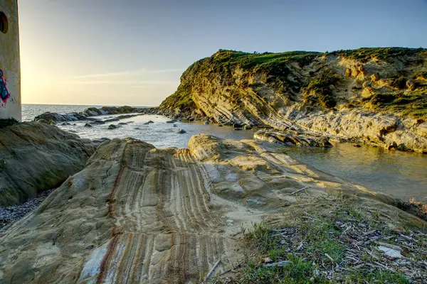 Arnavutluk 'un Vlore kenti yakınlarındaki terk edilmiş Zvernec yarımadasından güzel ve etkileyici manzaralar