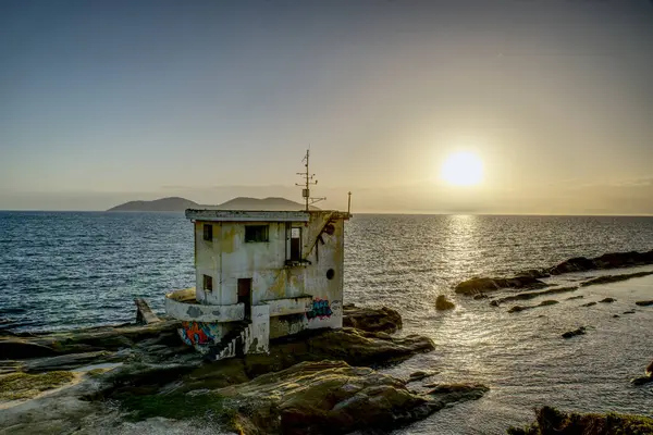 Arnavutluk 'un Vlore kenti yakınlarındaki terk edilmiş Zvernec yarımadasından güzel ve etkileyici manzaralar