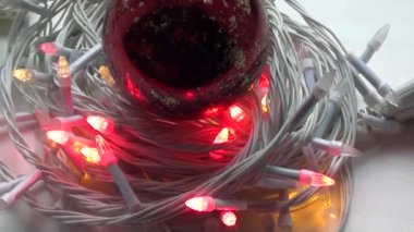 Yeni yıl ve Noel süsleri, oyuncaklar ve çelenkler
