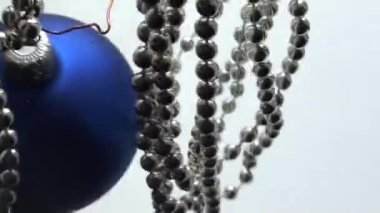 Yeni yıl ve Noel süsleri, oyuncaklar ve çelenkler