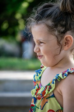 Güneşteki Kötülük, Yaz Profili