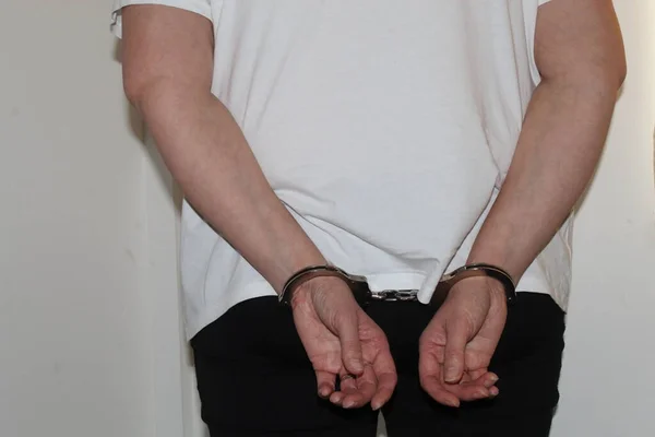 Female Who Has Been Arrested Stands Her Hands Handcuffs Her — Stock Photo, Image