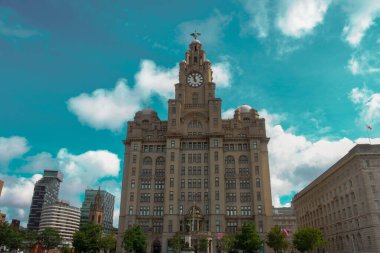 Liverpool rıhtımının güzel Üç Güzelliği Kraliyet Karaciğer Binası, Liverpool Limanı Binası ve Cunard Binası.