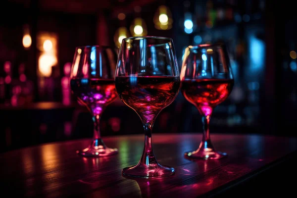 Dos Copas Vino Tinto Sobre Una Mesa Restaurante —  Fotos de Stock