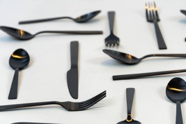 Mutfak gereçleri, beyaza izole edilmiş. Siyah saplı paslanmaz çelik. Meksika Latin Amerika 'ya