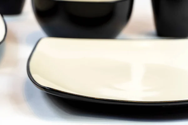 白色陶瓷碗 在白色背景上隔离 盘子和碗 背景为白色 颜色为黑色 墨西哥色 美洲色 — 图库照片