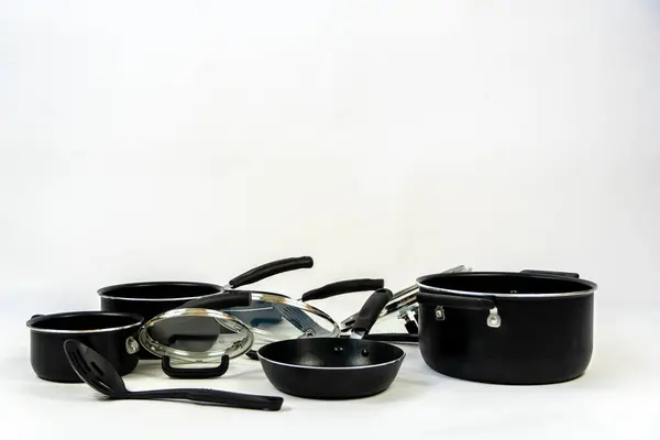 Kookgerei Set Stalen Servies Geïsoleerd Witte Achtergrond Zwart Metalen Kookgerei — Stockfoto