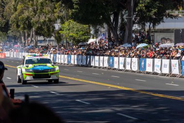 GUADALAJARA, MEXICO - 25 Ekim 2022: Showrun Benito Guerra Jr, Guadalajara ve Minerva trafik çemberindeki ana caddelerin kapatılması