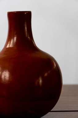 Tasarımcı ahşap yemek masası, minimalist ve basit nesneler masada, Meksika Latin Amerika