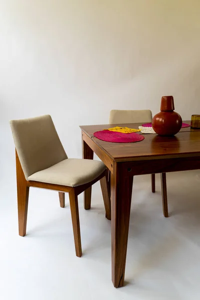 Mesa Jantar Pronta Para Jantar Mobiliário Design Fundo Branco México — Fotografia de Stock