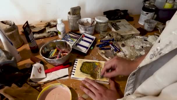 Malarstwo Czystym Płótnie Latynoska Kobieta Szczotkami Malarstwem Olejnym Meksykańska Ameryka — Wideo stockowe