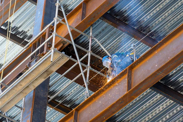 Estructura Acero Oxidado Mientras Que Hombre Está Soldando Juntas México — Foto de Stock